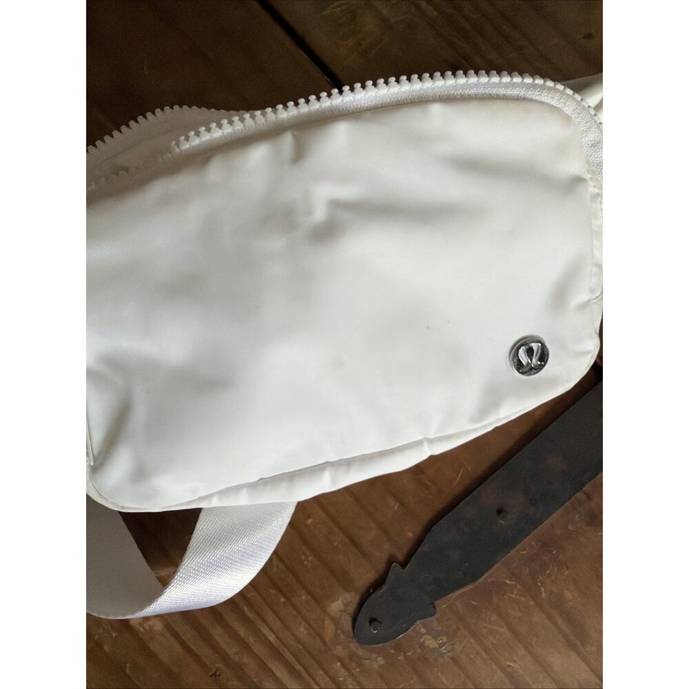 Lululemon Everywhere Belt Bag White Fanny Pack Classic Nylon - Picture 6 of 6